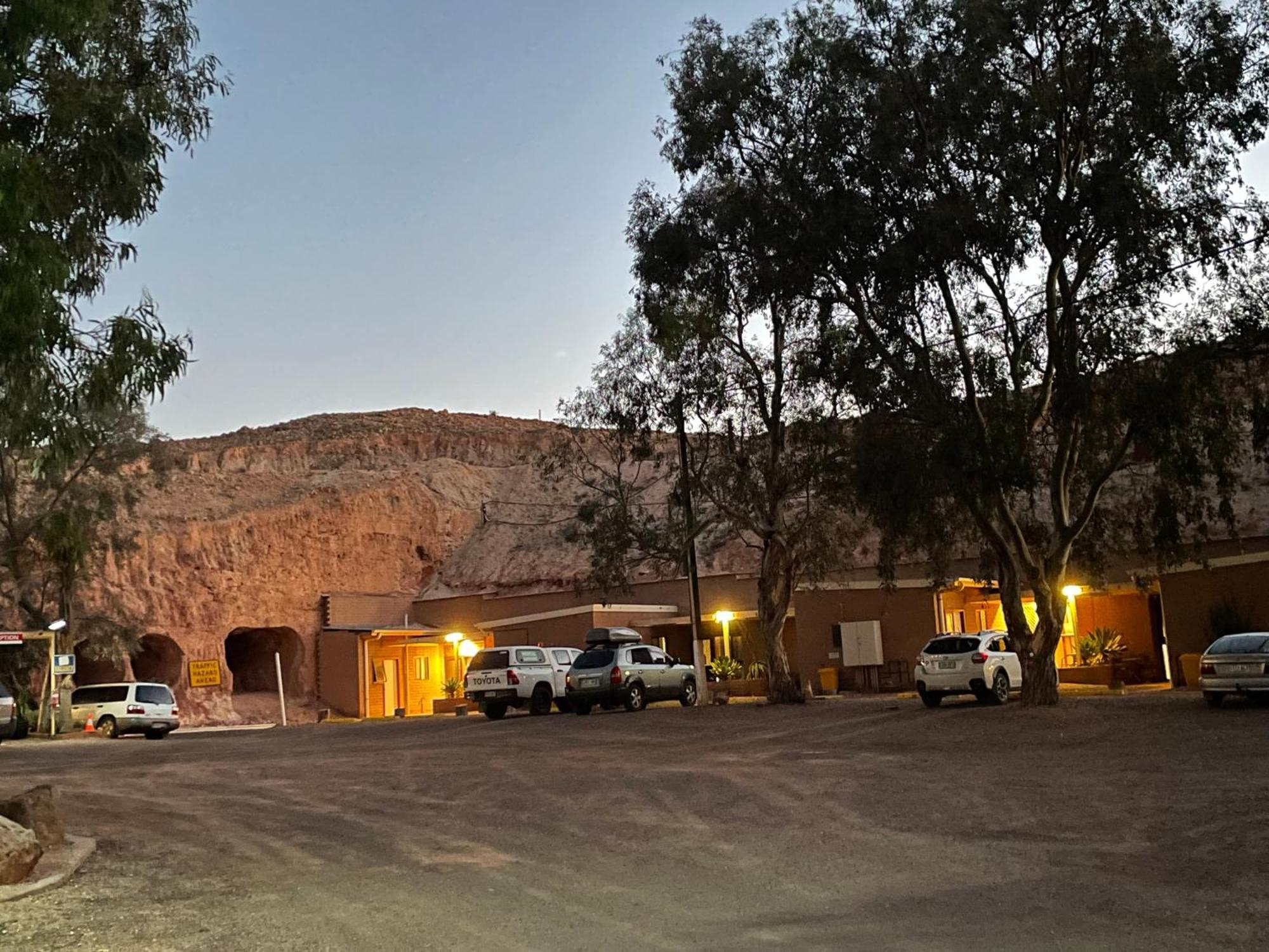Desert View Apartments Coober Pedy Buitenkant foto