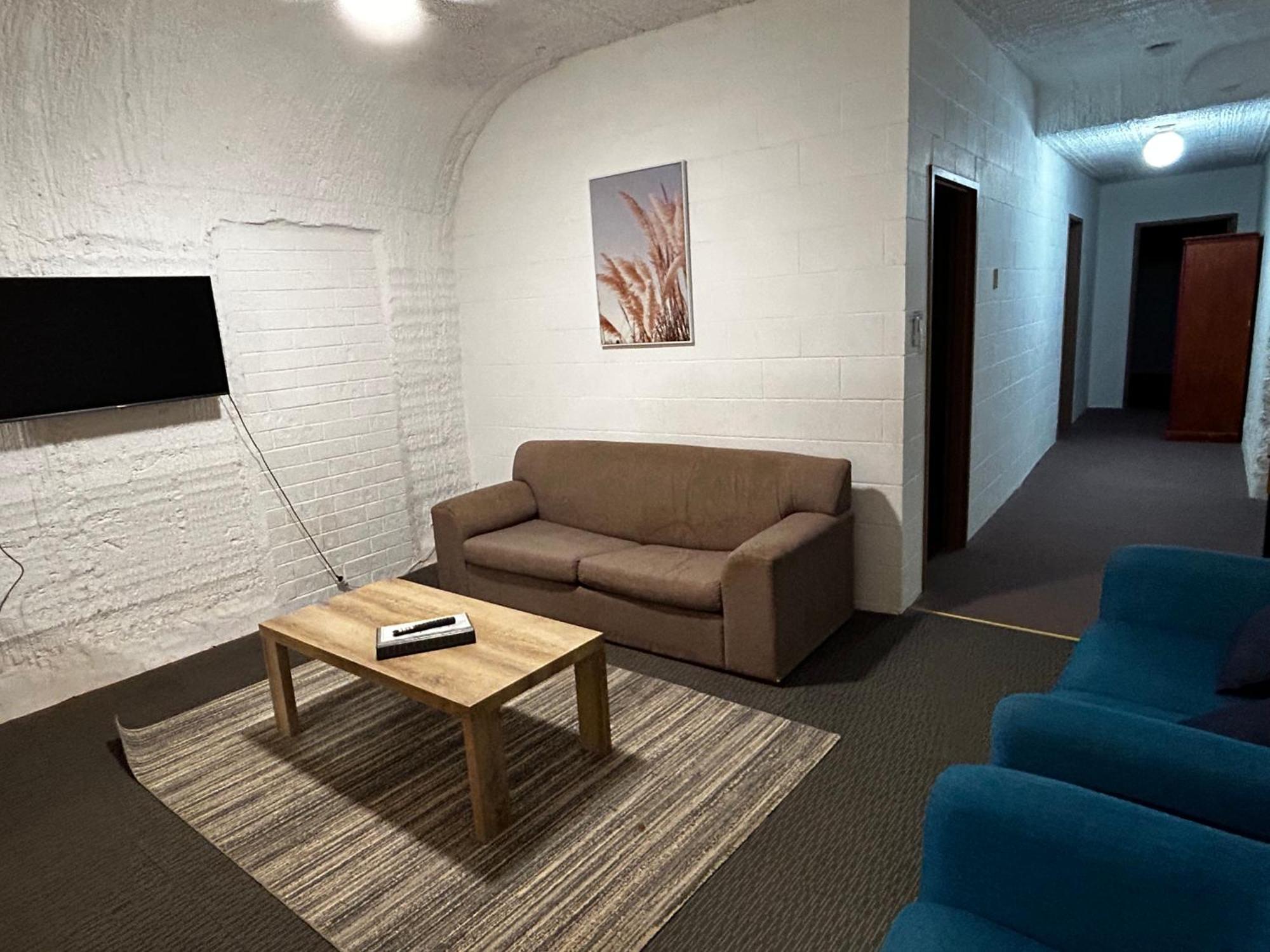 Desert View Apartments Coober Pedy Buitenkant foto