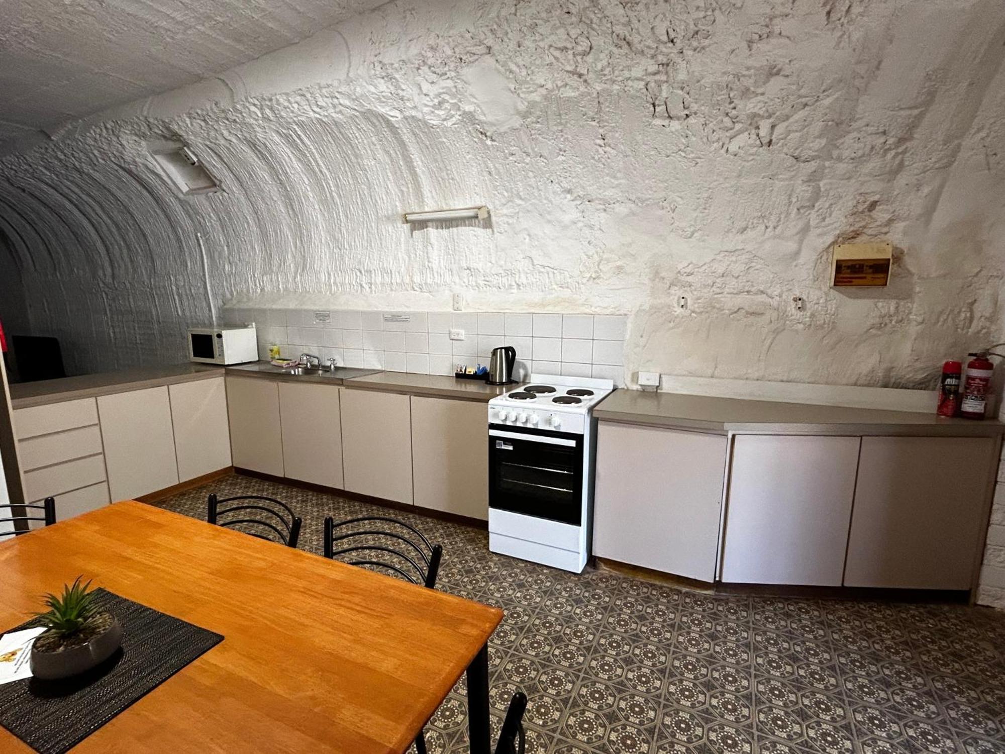 Desert View Apartments Coober Pedy Buitenkant foto