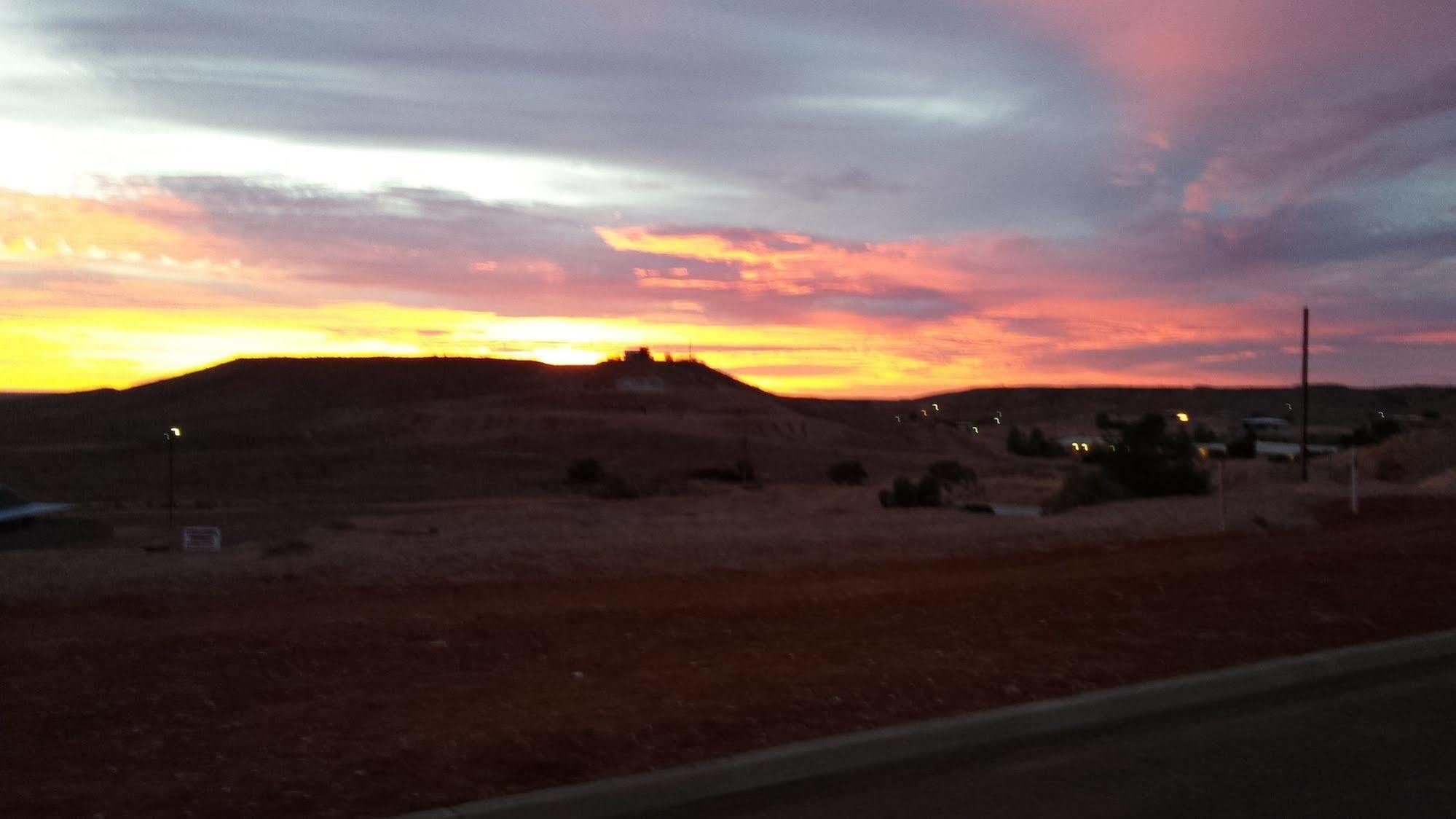 Desert View Apartments Coober Pedy Buitenkant foto