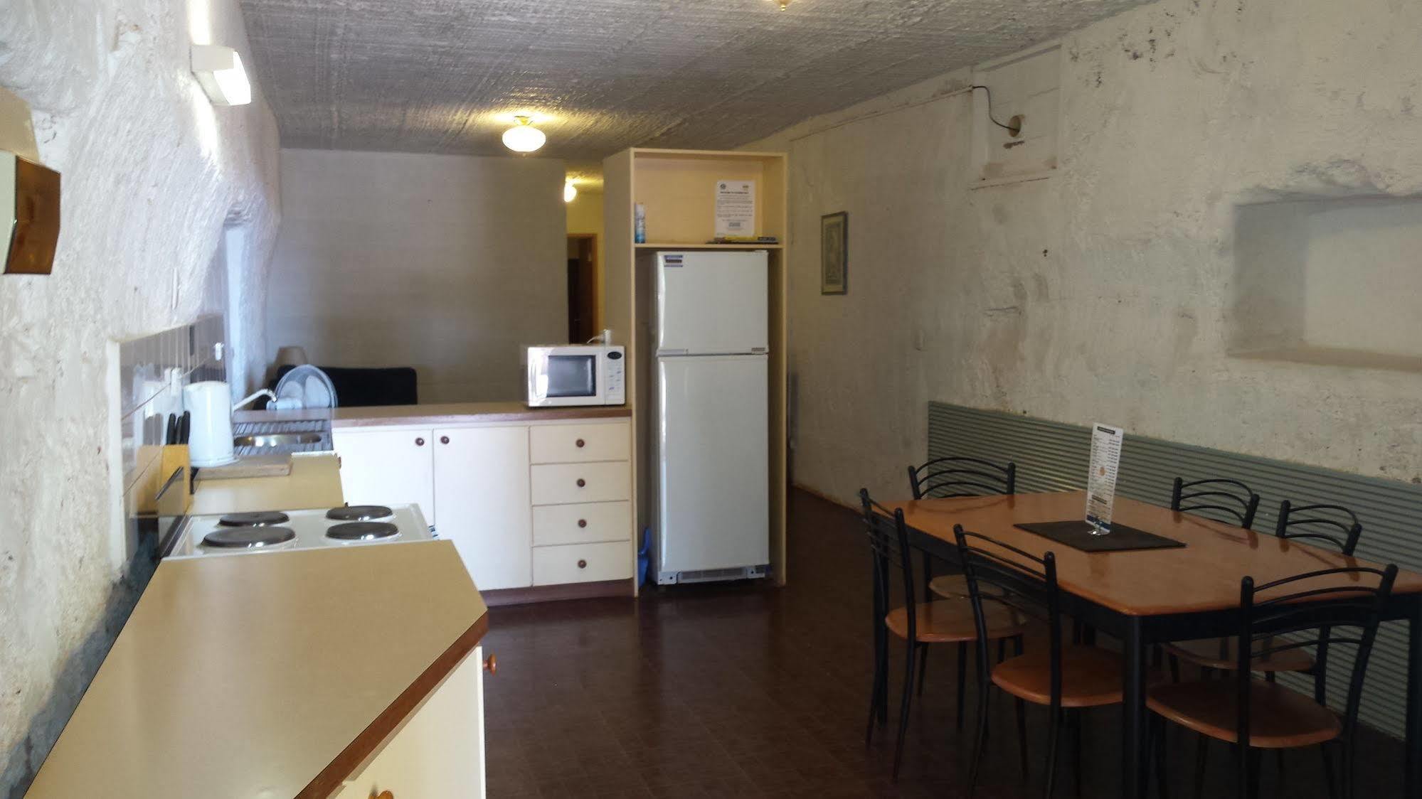 Desert View Apartments Coober Pedy Buitenkant foto
